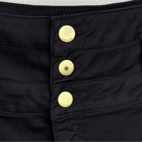 Refuge Black Shorts Hi Rise Sz 10 Cuffed Hem Strechy 3 Button Closure 2.5”Inseam - Picture 8 of 10